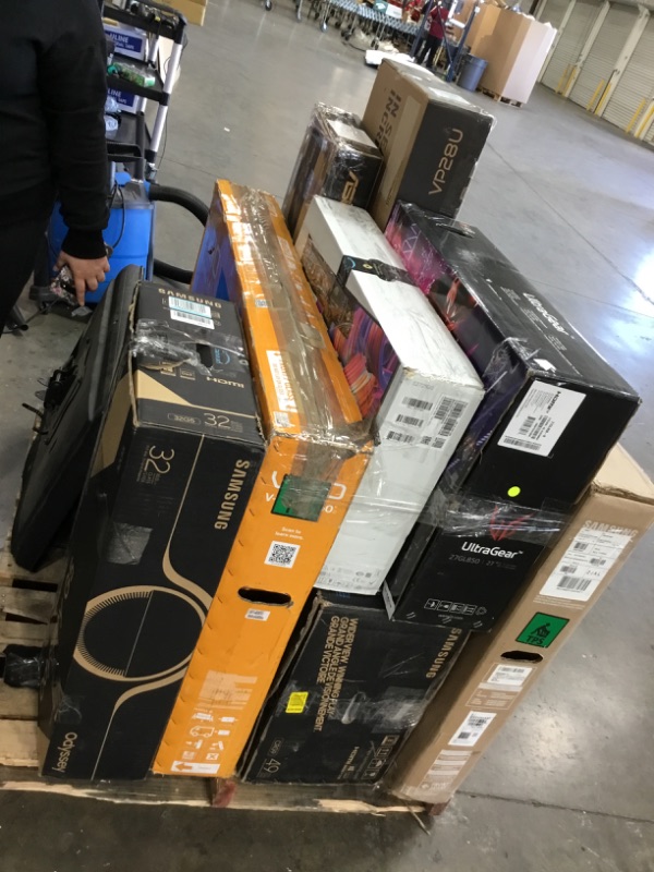 Photo 1 of PALLET OF BROKEN TVS AND MONITORS. SOLD AS IS. NO RETURN ON BROKEN ELECTRONIC PALLETS