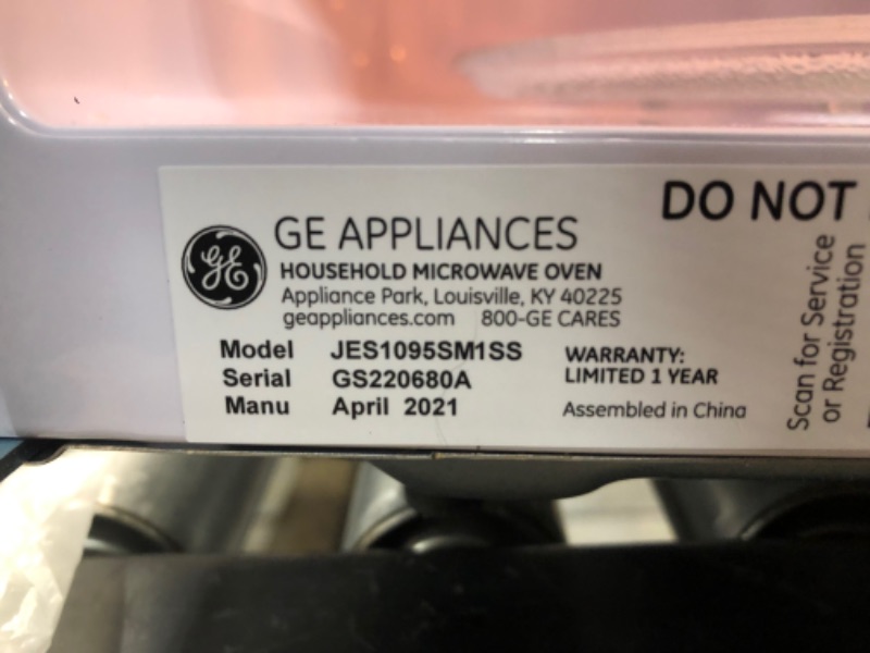 Photo 5 of GE JES1095SMSS Microwave Oven | 0.9 Cubic Feet Capacity, 900 Watts | Kitchen Essentials for the Countertop or Dorm Room, Cu Ft, Stainless Steel

//tested,powers on// clock display does not work
