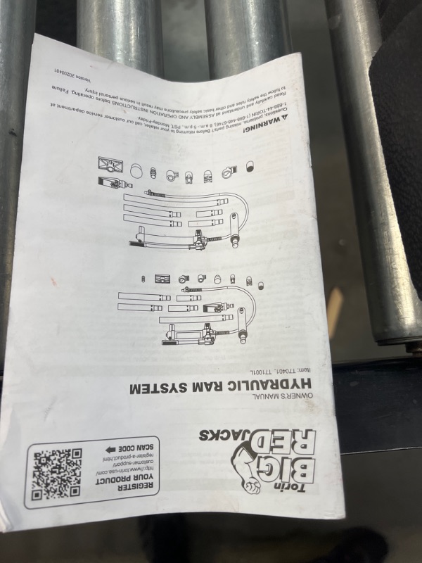 Photo 2 of BIG RED T70401S Torin Portable Hydraulic Ram: Auto Body Frame Repair Kit with Blow Mold Carrying Storage Case, 4 Ton (8,000 lb) Capacity, Red
