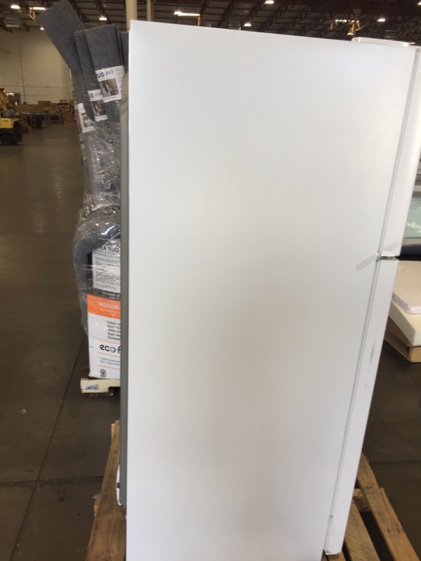 Photo 4 of VISSANI 18.0 cu. ft. Top Freezer Refrigerator in White