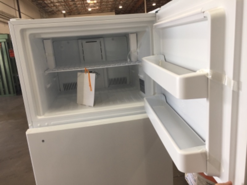 Photo 9 of VISSANI 18.0 cu. ft. Top Freezer Refrigerator in White