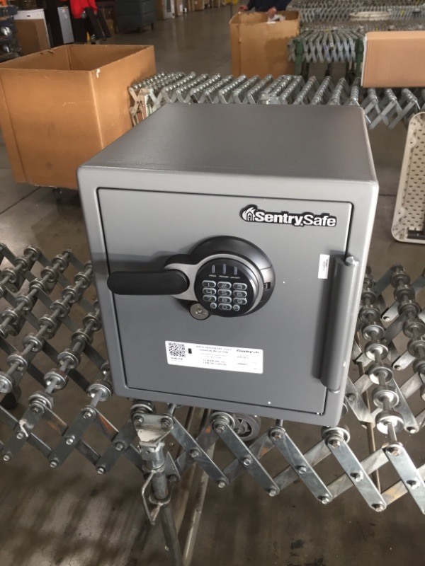 Photo 2 of SentrySafe SFW123GDC Fireproof Waterproof Safe with Digital Keypad, 1.23 Cubic Feet, Gun Metal Gray
MISSING KEYS