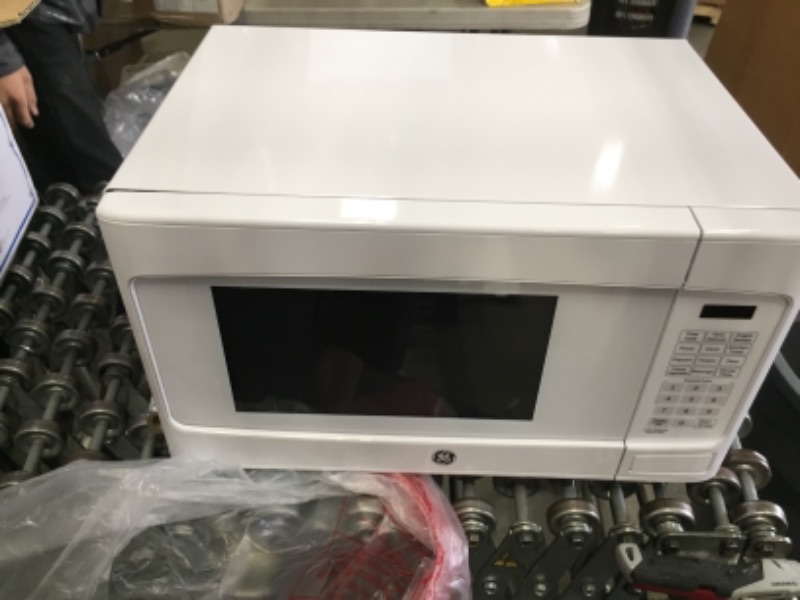 Photo 2 of GE JES1145DLWW - Microwave oven - freestanding - 1.1 cu. ft - 950 W - white