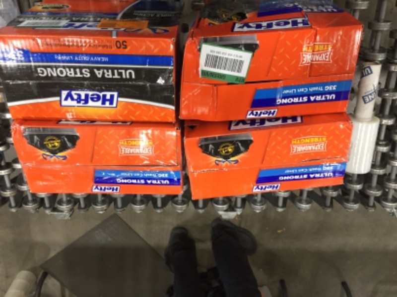 Photo 1 of 4 BOXES 
Hefty Ultra Strong Draw String 33 Gal. Trash Bags (50-Count) X4 