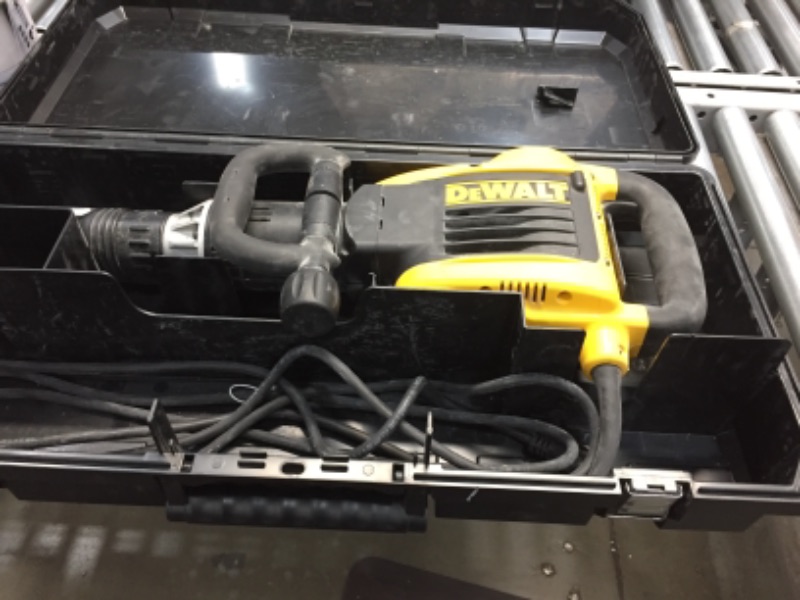 Photo 2 of 
DEWALT SDS Max Demolition Hammer, 21-Pound (D25899K) , Yellow
Style:120 volts
