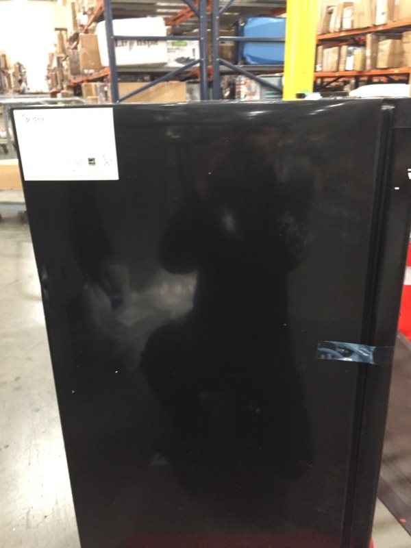 Photo 7 of Midea MRU03M2ABB Upright Freezer Large, 3.0 Cubic Feet, Black/with Lock

//MINOR COSMETIC DAMAGE AND DENT 
