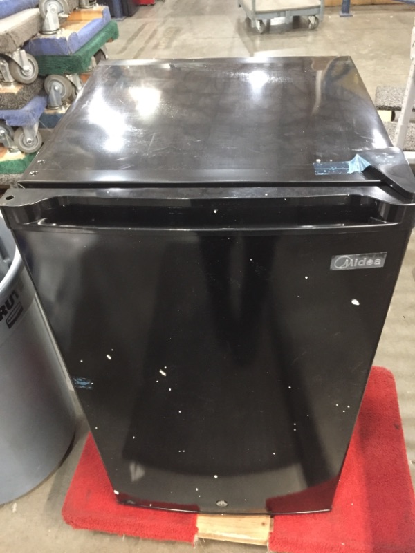 Photo 2 of Midea MRU03M2ABB Upright Freezer Large, 3.0 Cubic Feet, Black/with Lock

//MINOR COSMETIC DAMAGE AND DENT 
