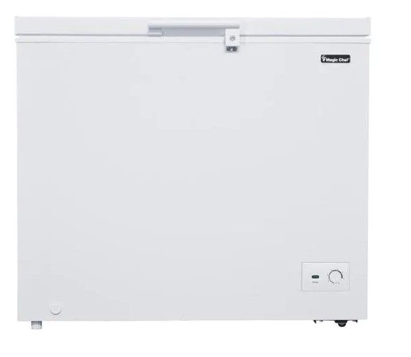 Photo 1 of MAGIC CHEF 8.7 cu. ft. Manual Defrost Chest Freezer in White

//TESTED AND FUNCTIONAL, MINOR COSMETIC DAMAGE 
