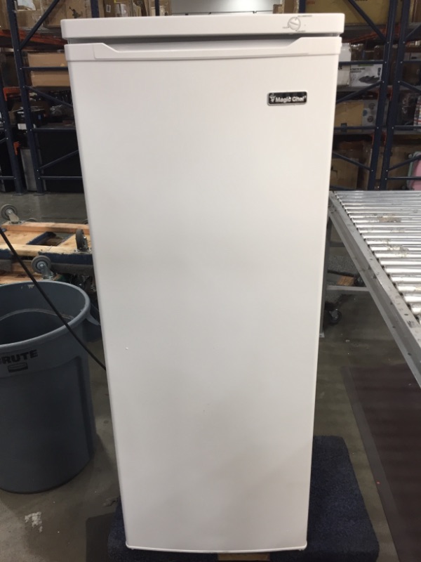 Photo 5 of MAGIC CHEF 5.8 cu. ft. Upright Freezer in White

//TESTED AND FUNCTIONAL 
