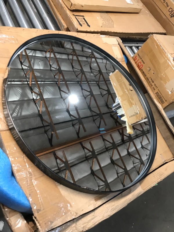 Photo 2 of  28 Inch Circle Mirror Black Round Mirror 

//frame is damaged 