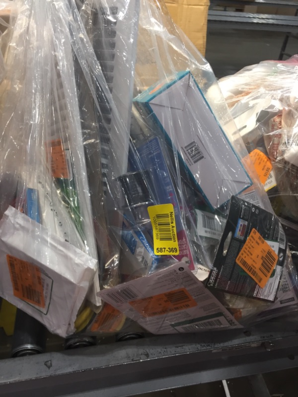 Photo 1 of *Final sale* *No returns* *No refunds* *New/Used items*
Miscellaneous hardware for kitchen/ bathroom.