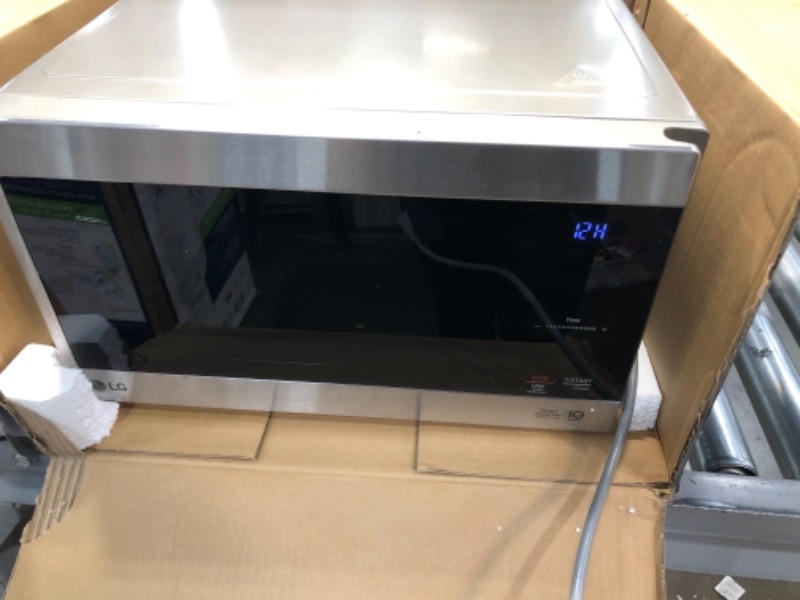 Photo 2 of LG 0.9 cu. ft. NeoChef8482 Countertop Microwave w/ Smart Inverter EasyClean8482 8211 Stainless Steel