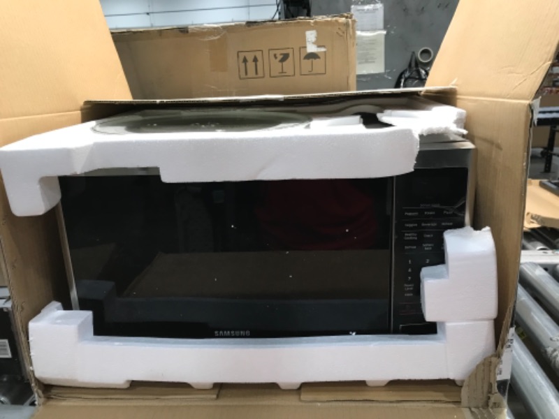 Photo 4 of PARTS ONLY** DOOR IS JAMMED SHUT**
Samsung MS14K6000AS/AA MS14K6000 speed-cooking-microwave-ovens, 1.4 cu. ft, Stainless Steel
