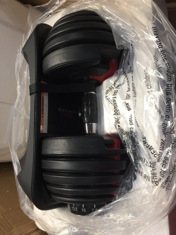 Photo 2 of Bowflex SelectTech 552 Adjustable Dumbbells (pair) ***ONE OF THEM NOT FUNCTIONAL***
