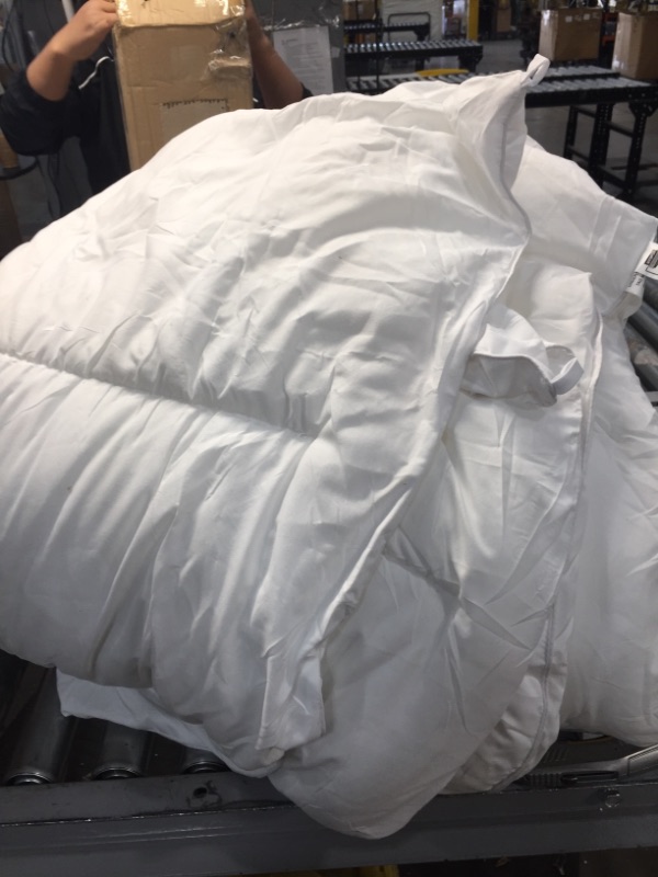 Photo 2 of **PREVIOUSLY OPENED***
Utopia Bedding Down Alternative Comforter (King, White) - All Season Comforter - Plush Siliconized Fiberfill Duvet Insert - Box Stitched

