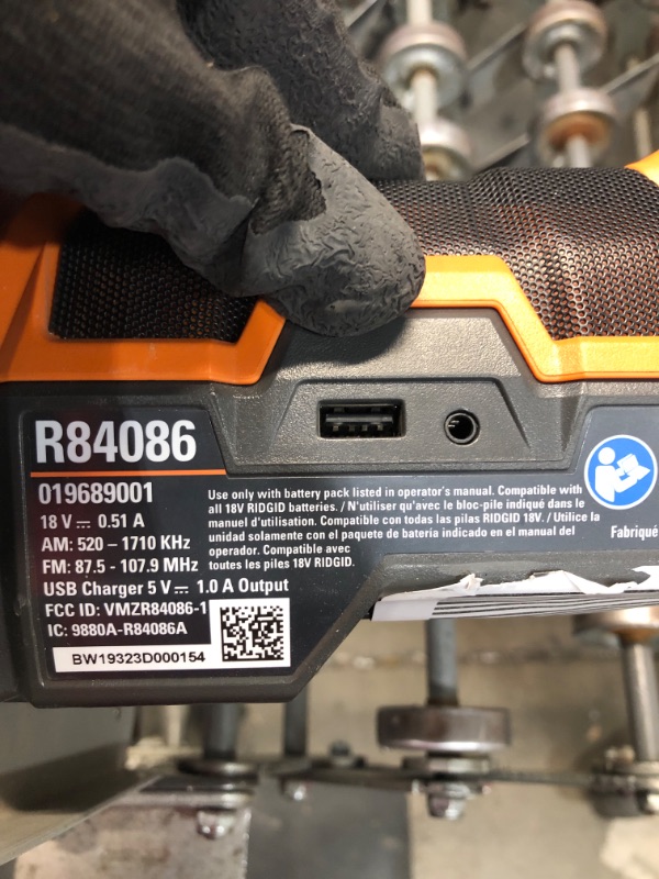 Photo 1 of *USED*
Ridgid R84086B 18V Lithium Ion Cordless Mini Bluetooth Radio w/ Clock and USB Smart Phone Charging (Battery and Charger Not Included / Radio Only)
