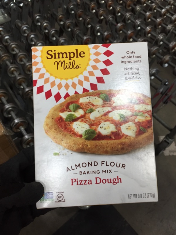 Photo 2 of *EXPIRES Nov 16 2021*
Simple Mills Almond Flour, Cauliflower Pizza Dough Mix, Gluten Free, Made with whole foods, (Packaging May Vary)
