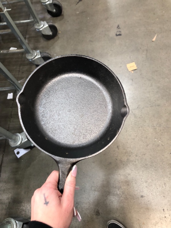 Photo 2 of Lodge L5SK3 Pre-Seasoned Cast-Iron 8-Inch Skillet
