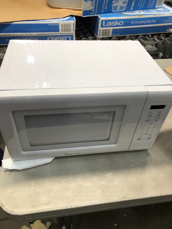 Photo 2 of Magic Chef 0.7 Cu. Ft. Countertop Microwave in White
