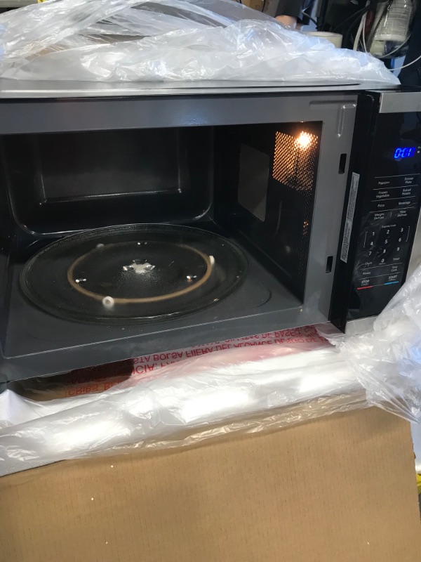Photo 3 of *USED*
Magic Chef 1.6 cu. ft. Countertop Microwave in Stainless steel with Gray Cavity