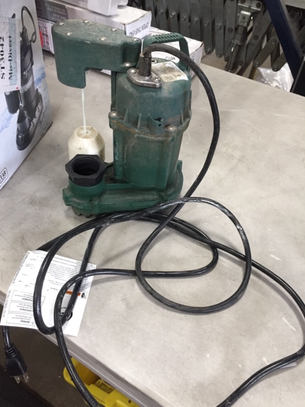 Photo 2 of *USED*
Zoeller 0.33-HP 115-Volt Cast Iron Submersible Sump Pump