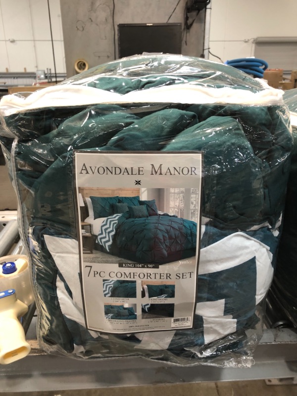 Photo 2 of Avondale Manor Ella Pinch Pleat Bedding Set, King, Teal
