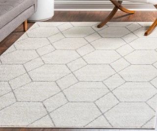 Photo 1 of 5' x 8' Lattice Frieze Rug
