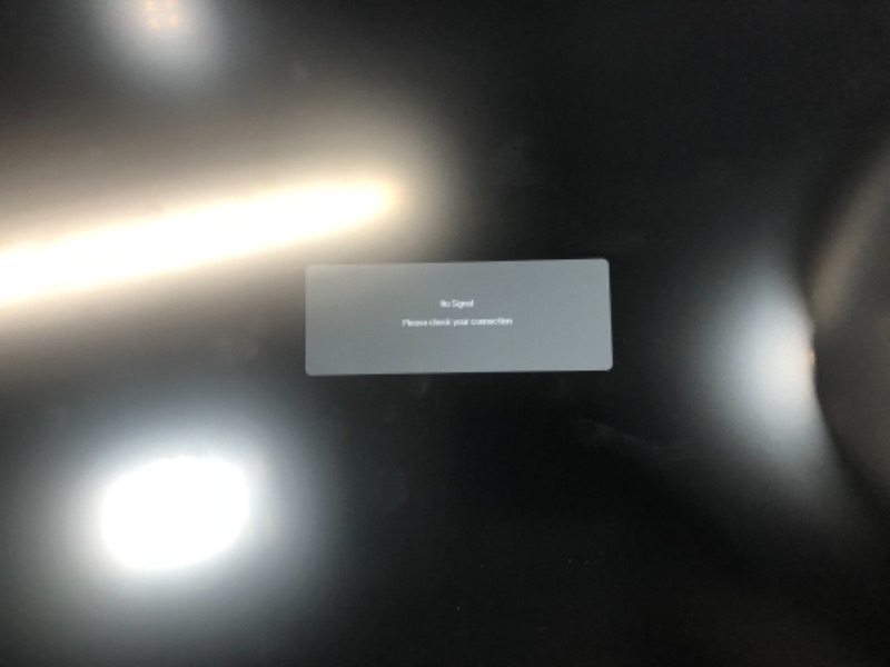 Photo 1 of LG Ultrafine Monitor 27" UHD (3840 x 2160) IPS Display, 99% Color Accuracy, Detailed Contrast, Borderless Frame, Hardware, USB-C, Business, FreeSync - Silver
