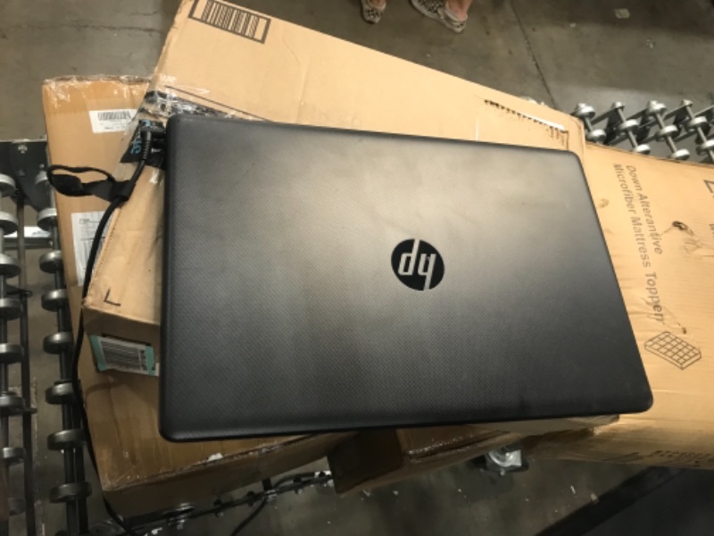 Photo 3 of HP (17-BY1053DX) 17.3 Laptop - Core i5-8265U - 8GB Memory - 256GB Solid State Drive - Windows 10 Home in S Mode - Jet Black/Maglia Pattern TESTED AND FUNCTIONS  MINOR SIGNS OF USE