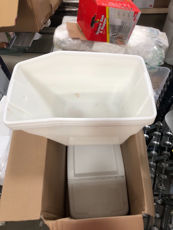 Photo 1 of 3 BUCKETS WITH LIDS WITH NO DESCRIPTIVE DETAILS.
USED
SOLD AS IS.