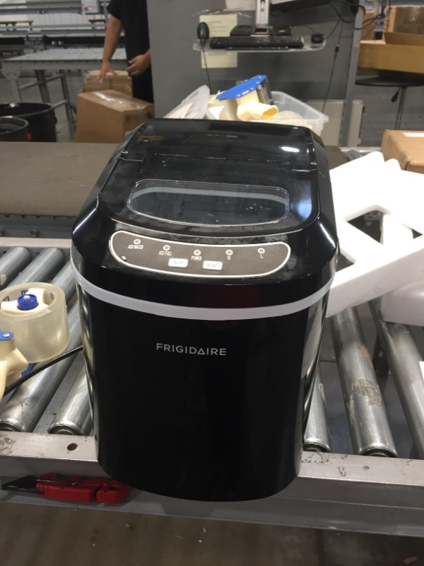 Photo 5 of FRIGIDAIRE EFIC101-BLACK Portable Compact Maker, 26 lb per Day, Ice Making Machine, Black
