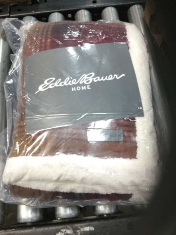 Photo 2 of Eddie Bauer Ultra Plush Sherpa Throw
