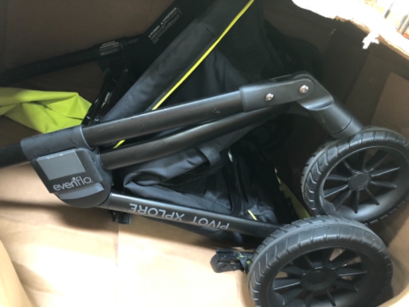 Photo 2 of Evenflo Pivot Xplore All-Terrain Stroller Wagon
