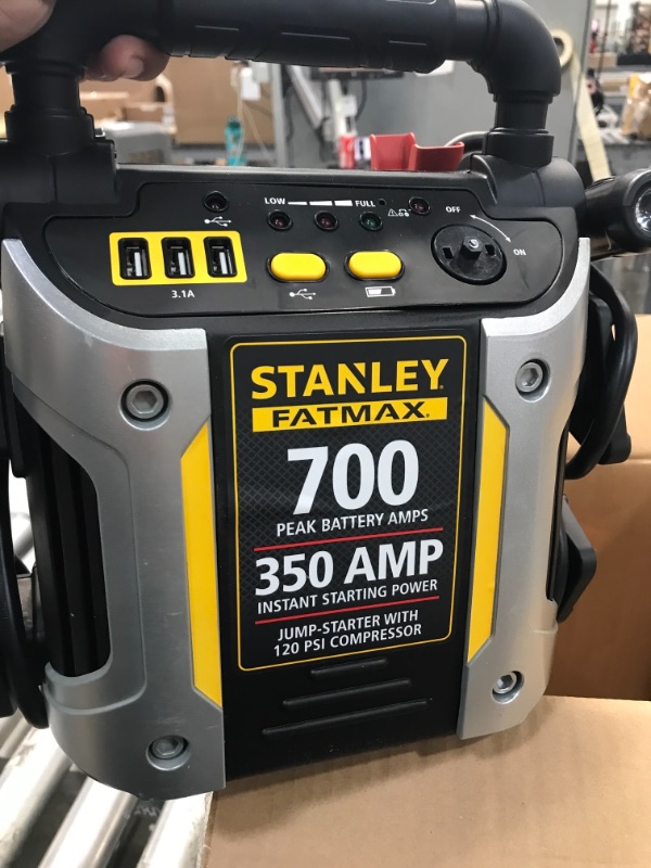 Photo 2 of Stanley J7CS Jump Starter, 350 Amps missing knob