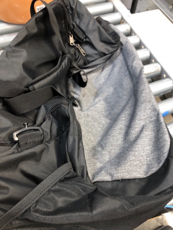 Photo 2 of Under Armour Adult Undeniable Duffle 4.0 Gym Bag

//damaged on bottom of item
