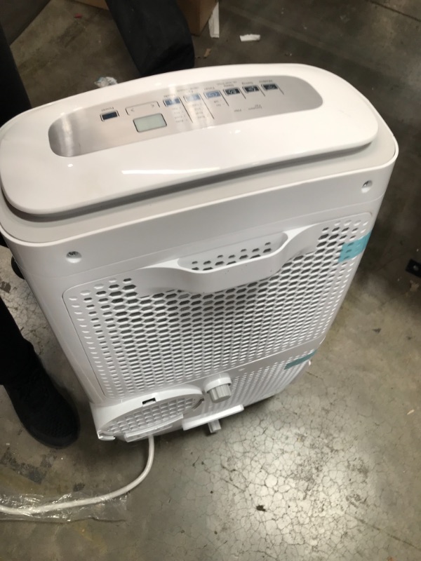 Photo 3 of Midea MAP10S1CWT 3-in-1 Portable Air Conditioner, Dehumidifier, Fan, for Rooms up to 200 sq ft Enabled, 10,000 BTU DOE (5,800 BTU SACC) control with Remote, Smartphone or Alexa
