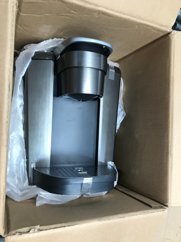 Photo 2 of Keurig K-Elite Coffee Maker, Single Serve K-Cup Pod Coffee Brewer, With Iced Coffee Capability, Brushed Slate PLASTIC RESERVOIR IS BROKEN
