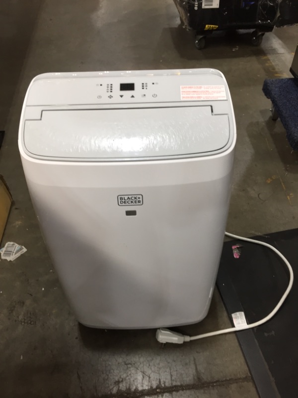 Photo 2 of BLACK+DECKER BPT10WTB Portable Air Conditioner with Remote Control, 10,000 BTU SACC/CEC (14,000 BTU ASHRAE), Cools Up to 450 Square Feet, White


//MISSING COMPONENTS// UNABLE TO TEST