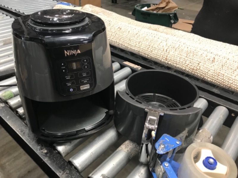 Photo 1 of Ninja AF101 Air Fryer 4 Qt Blackgray

//tested, powers on 