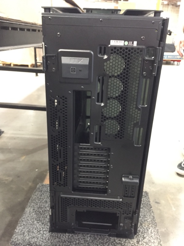 Photo 2 of Corsair Obsidian Series 1000D Super-Tower Case, Smoked Tempered Glass, Aluminum Trim, Integrated Commander PRO fan and lighting controller
//case only 