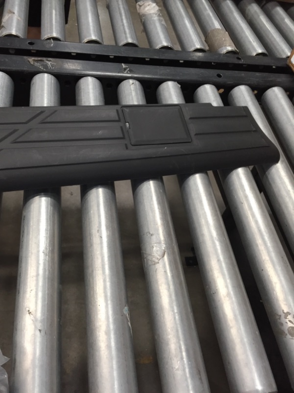 Photo 1 of Dorman 926-919 Drivers Side 6 Foot Bed Rail Cover for Select Chevrolet Models
//a bit bent 