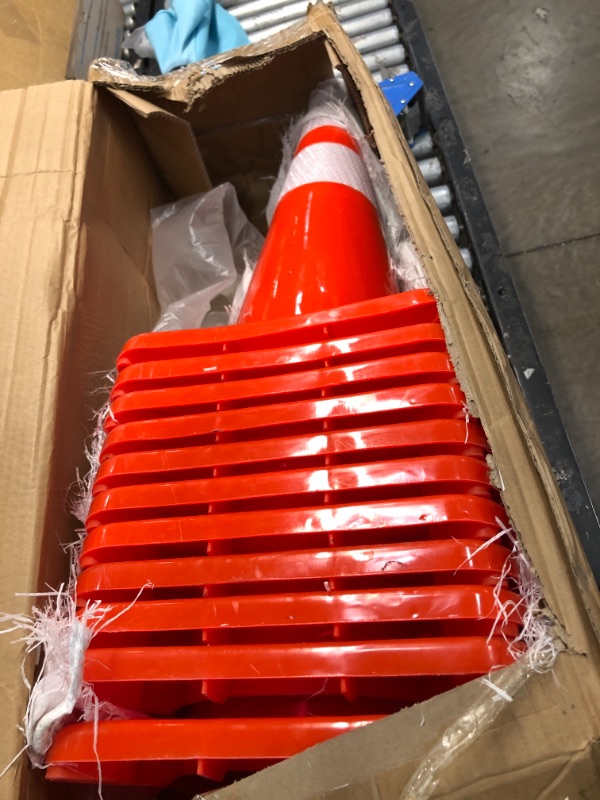 Photo 1 of 28 in traffic cones , pack of 11