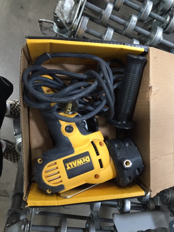 Photo 2 of DEWALT 120-Volt 6-Amp Corded Disc Sander
