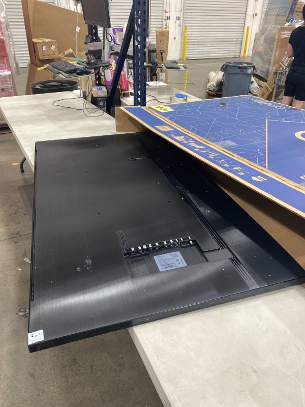 Photo 1 of SAMSUNG 65-inch Class QLED Q90T Series - 4K UHD Direct Full Array 16X Quantum HDR 16X Smart TV with Alexa Built-in (QN65Q90TAFXZA, 2020 Model)
USED, DAMAGED, PARTS ONLY PLEASE SEE PHOTOS, MISSING REMOTE  