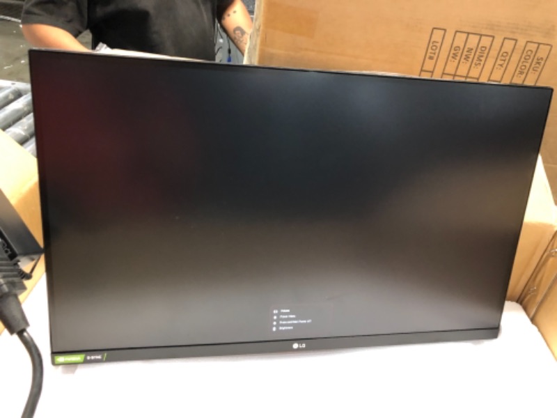 Photo 2 of LG QHD Monitor 27" Ultragear LED (2560 x 1440) IPS Display, 99% Color Accuracy, Adjustable, Gaming, NVIDIA G-Sync, FreeSync, Dynamic Sync - Black
