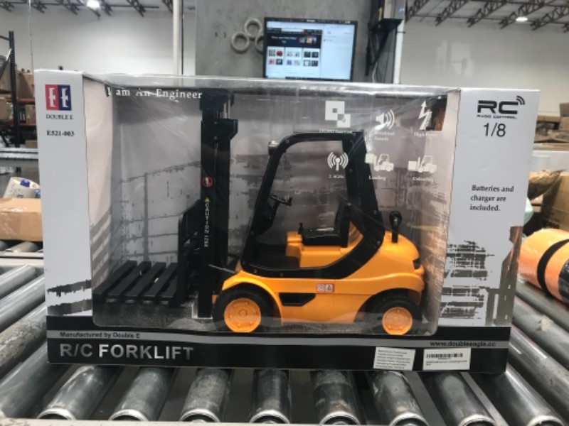 Photo 2 of Double E 1:8 Remote Control RC Forklift W/ USB Charger/Lights/Sounds F/ Kids 6y+
