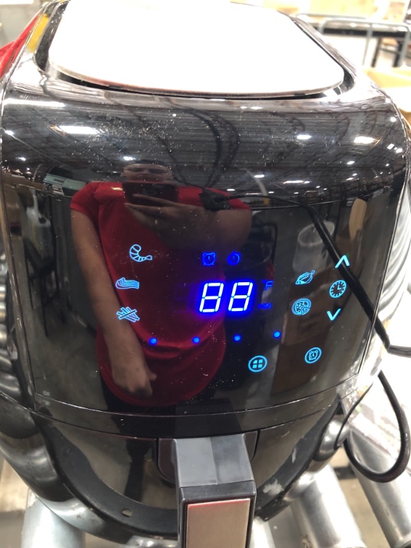 Photo 1 of parts only. the item blew a breaker when plugged in.
GoWISE 7-Quart 8-in-1 Countertop Digital Air Fryer with 50 Recipe Book