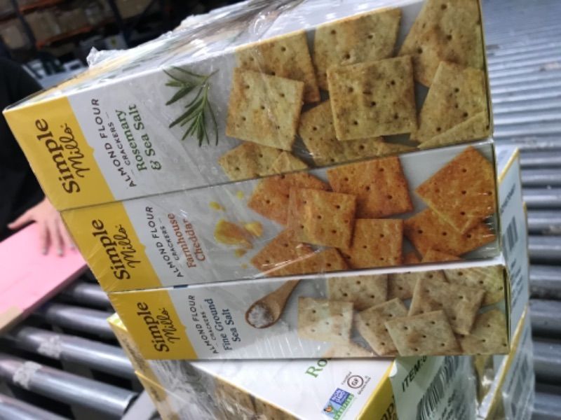 Photo 1 of Simple Mills, Snacks Variety Pack, Fine Ground Sea Salt, Rosemary & Sea Salt, Farmhouse Cheddar Variety Pack, 6 
Count (Packaging May Vary)
best by 7/28/2021