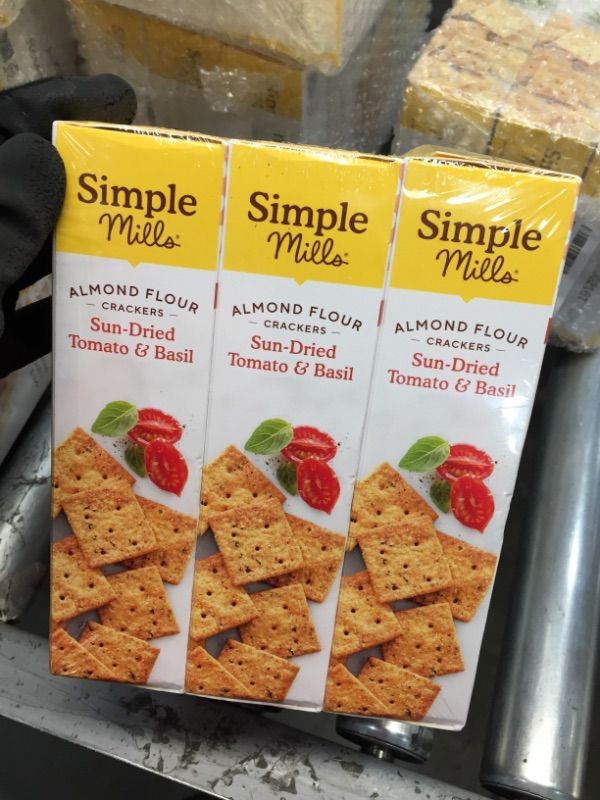 Photo 2 of *EXPIRED 09 14, 2021*
Simple Mills Almond Flour Crackers, Sundried Tomato & Basil, Gluten Free, Flax Seed, Sunflower Seeds, Corn Free, Good for Snacks, Made with whole foods, 3 Count (Packaging May Vary)
