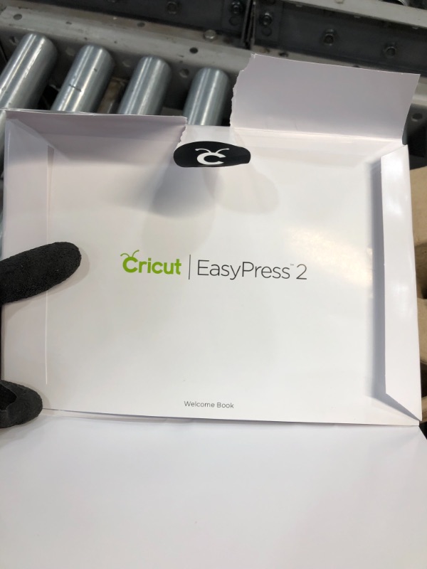 Photo 5 of Cricut EasyPress 2 - Heat Press Machine For T Shirts and HTV Vinyl Projects, Mint, 12" x 10"
